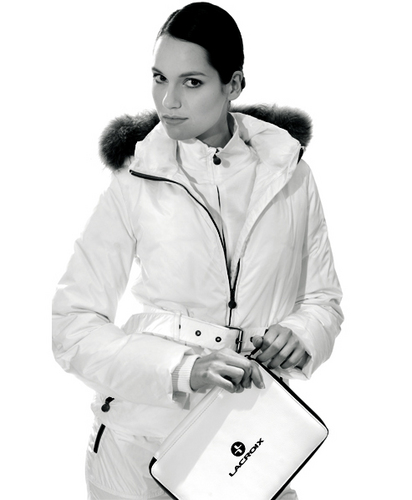 model avec porte document en cuir blanc Lacroix